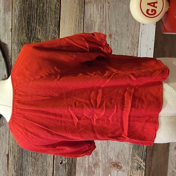 J Crew - Madewell cropped red shirt - Picture 2 of 3